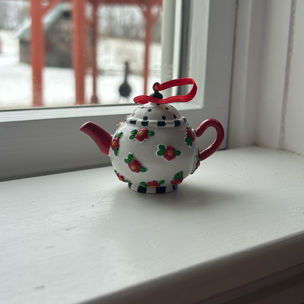 Charming Floral Teapot Ornament